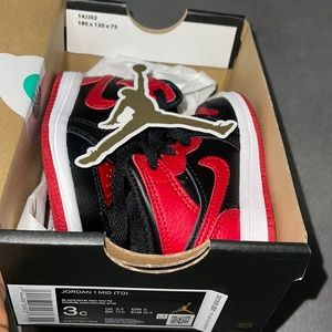 Jordan 1 mid Black / gym red-white